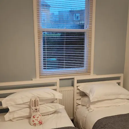4 Westbourne Road - 2 Bed Ground Floor * Scarborough