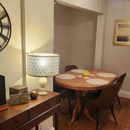 Lägenhet 4 Westbourne Road - 2 Bed Ground Floor *