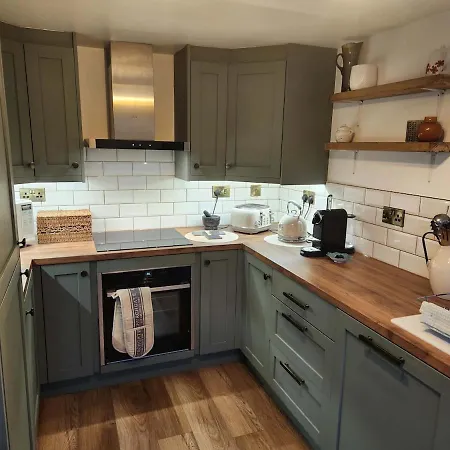 4 Westbourne Road - 2 Bed Ground Floor * Scarborough